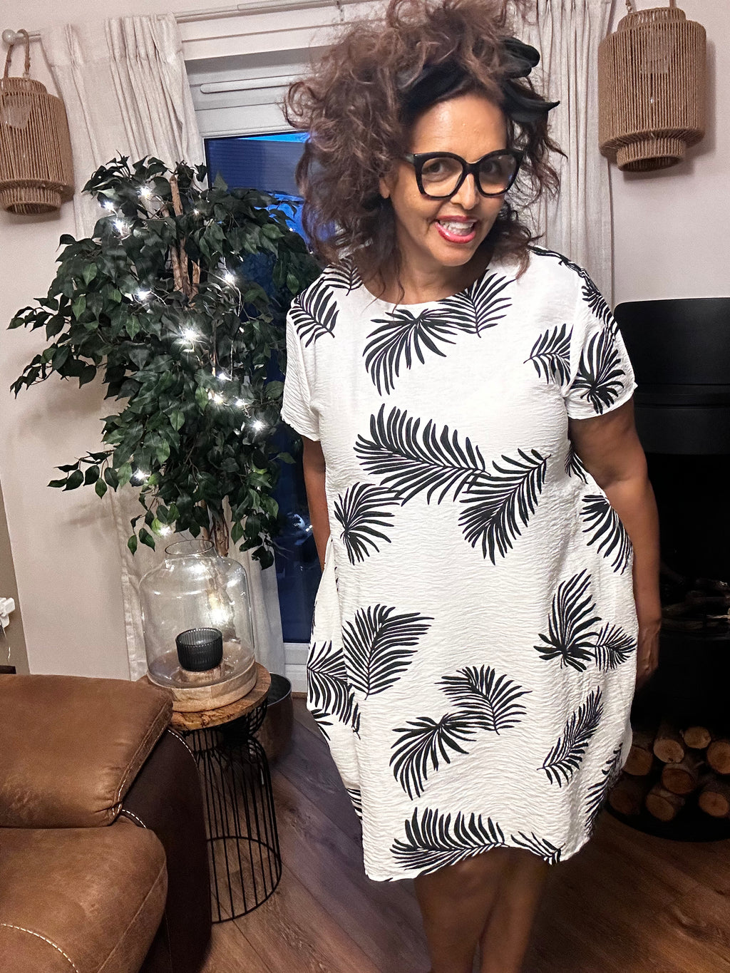WHITE BLACK FEATHER DREES