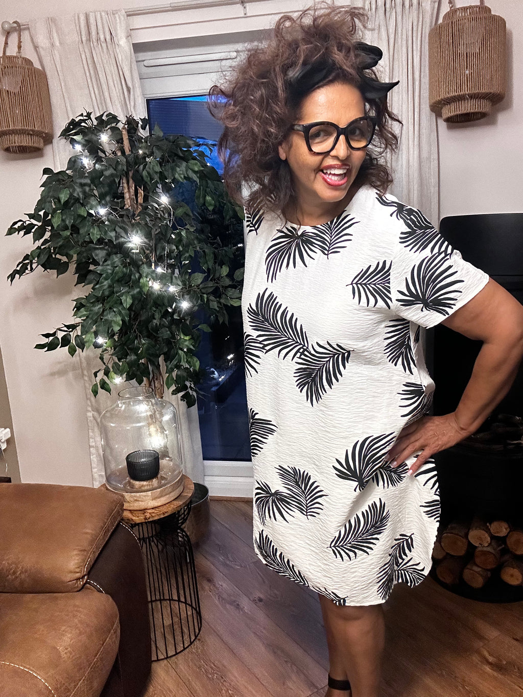 WHITE BLACK FEATHER DREES