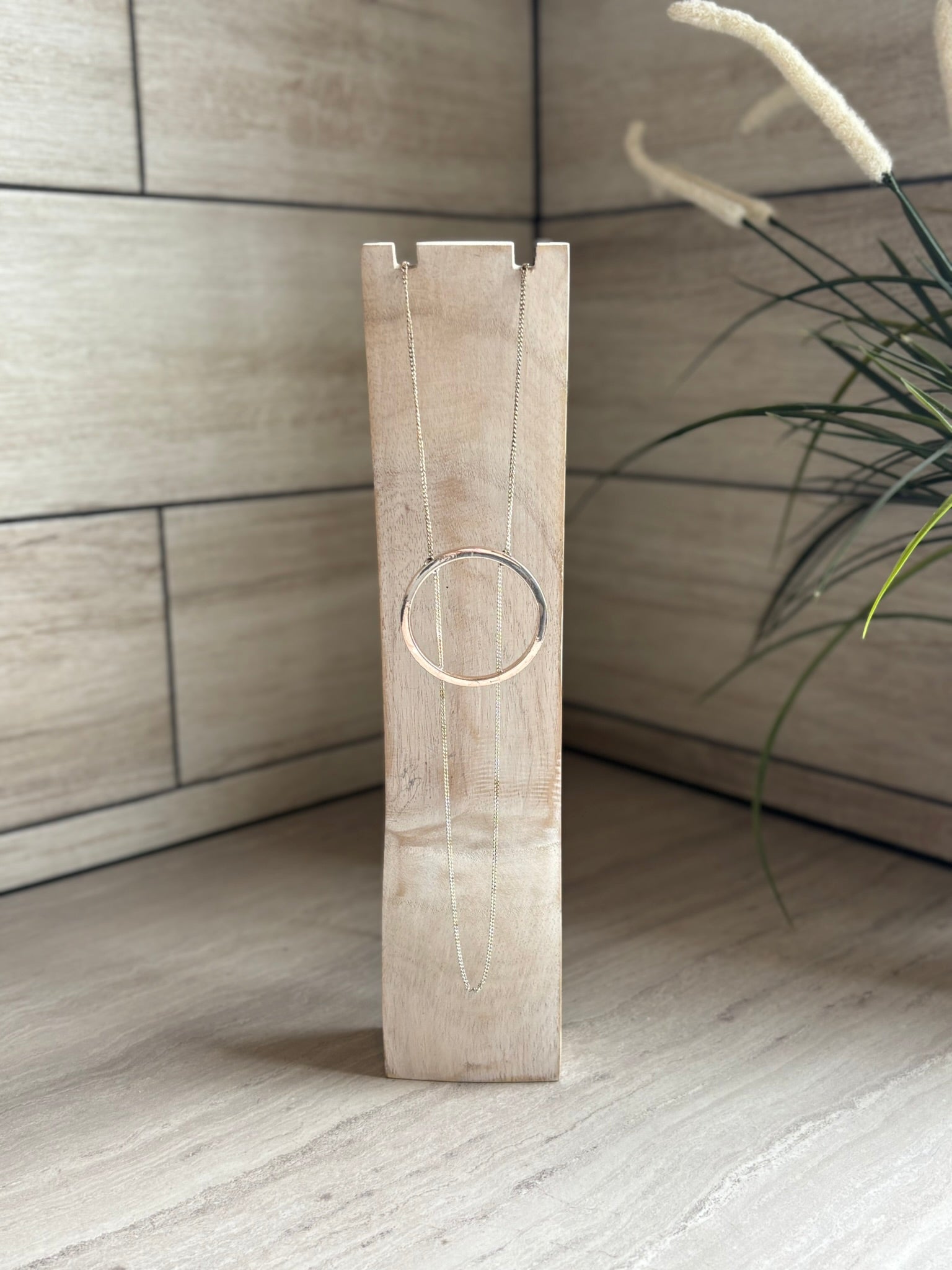 Minimalist circle necklace