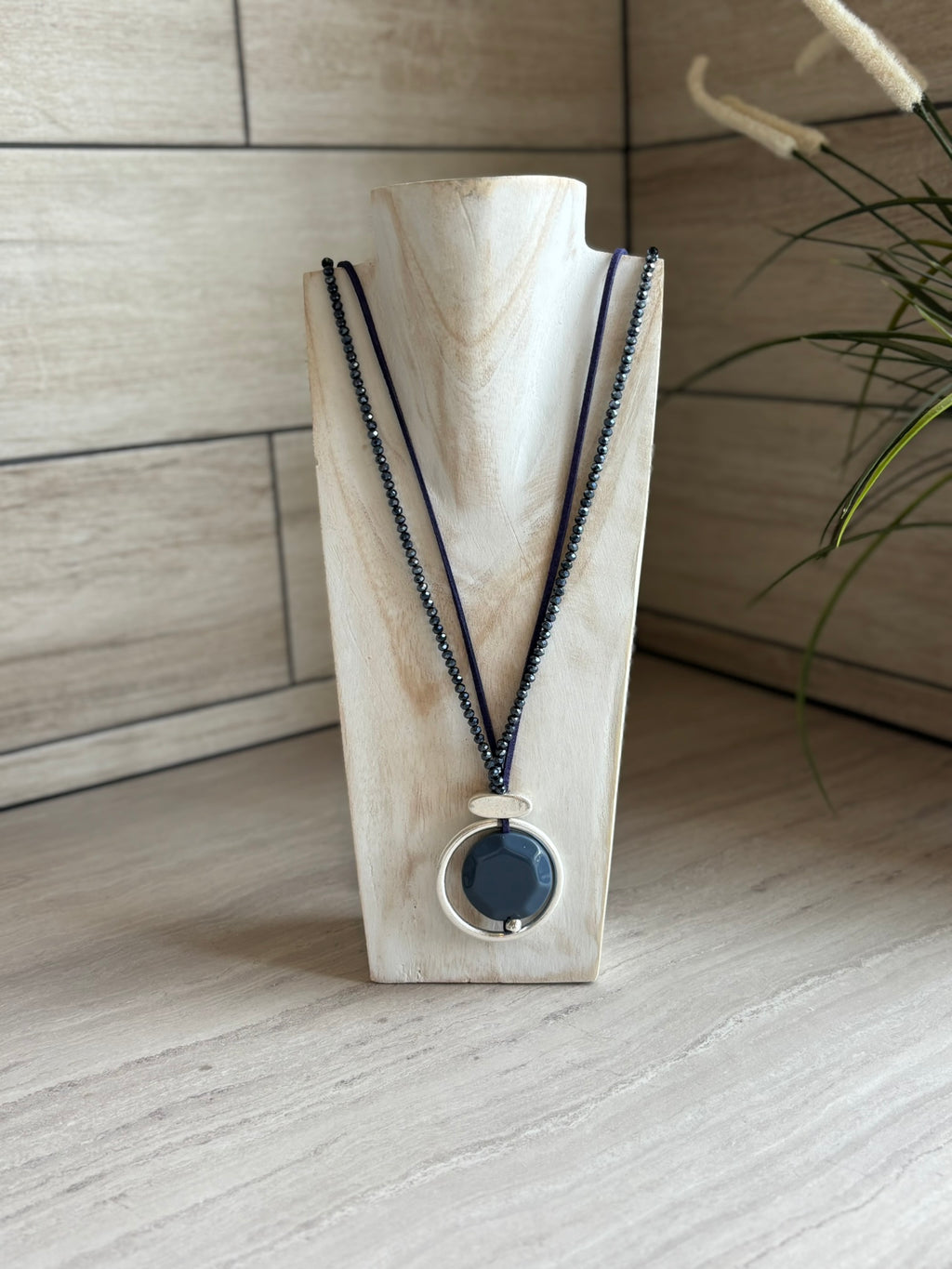 Circle detail necklace